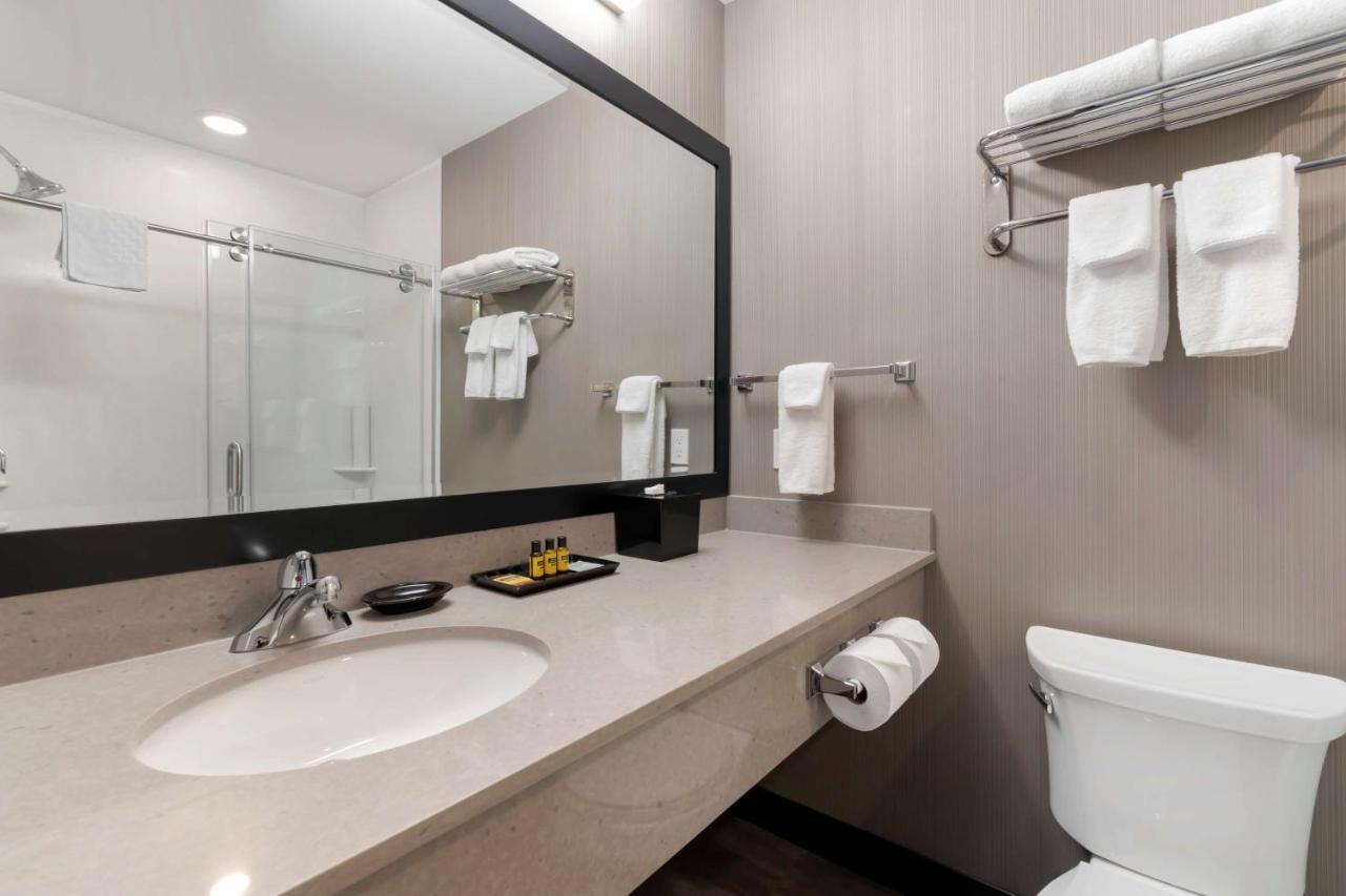 Best Western Plus East Side Saskatoon Exteriör bild