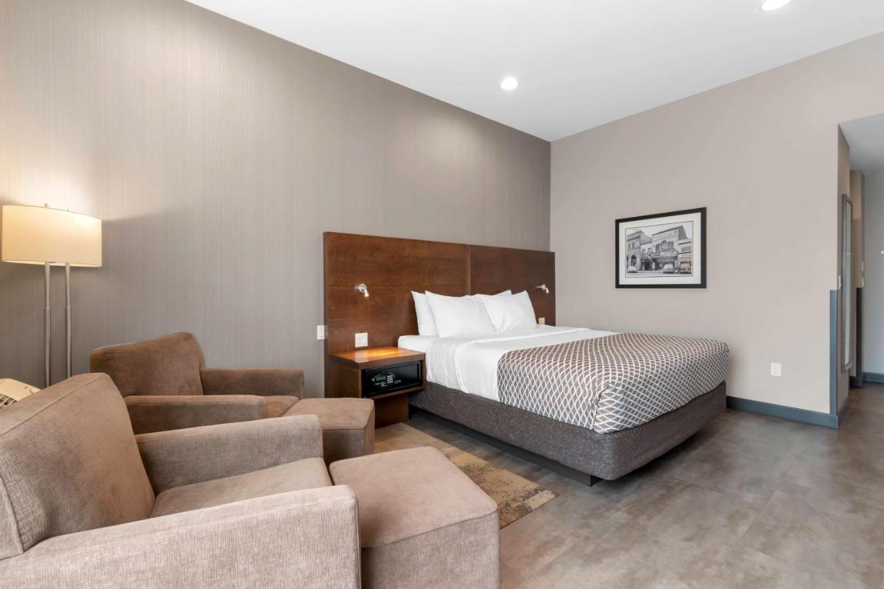 Best Western Plus East Side Saskatoon Exteriör bild