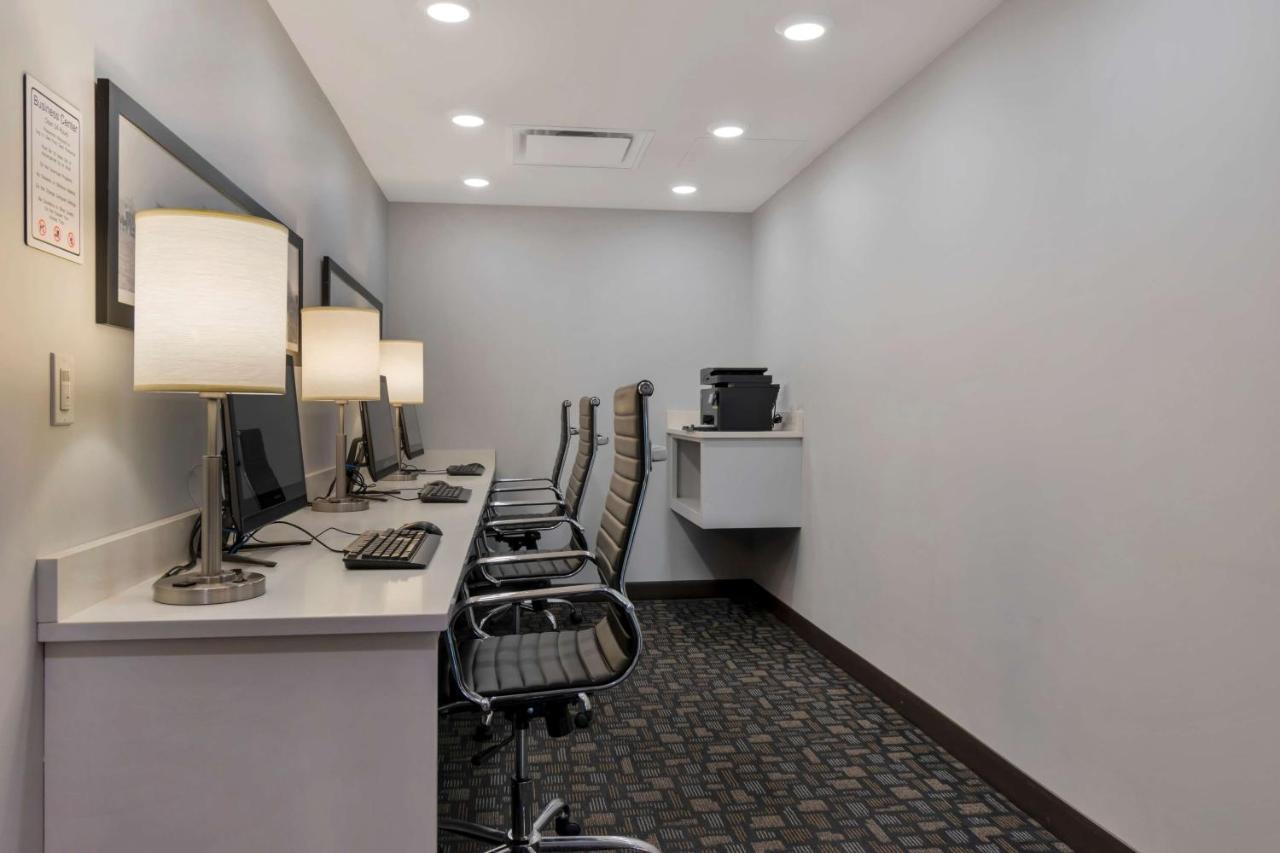 Best Western Plus East Side Saskatoon Exteriör bild