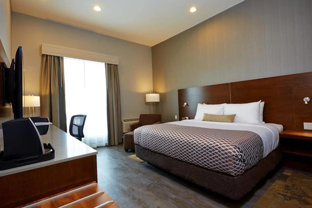 Best Western Plus East Side Saskatoon Exteriör bild